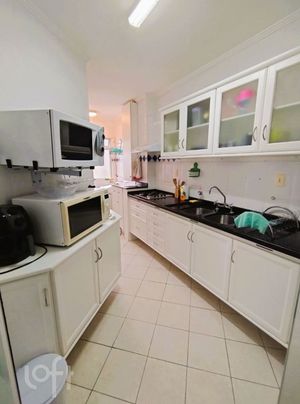 Image 5 - 915754