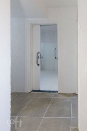 Image 1 - 915783