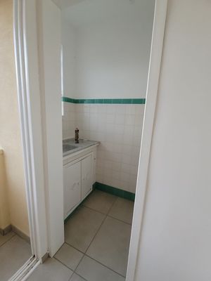 Image 7 - 915786
