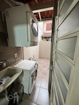 Image 12 - 915806