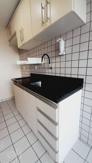 Image 22 - 915810