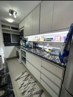 Image 7 - 915811