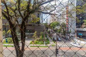Image 20 - 915815