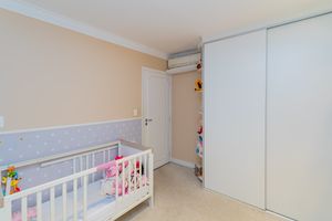 Image 21 - 915815
