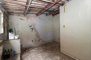 Image 11 - 915820