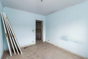 Image 20 - 915820