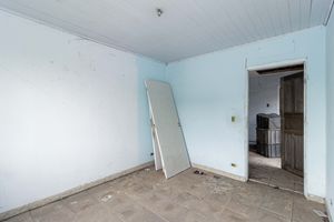 Image 19 - 915820