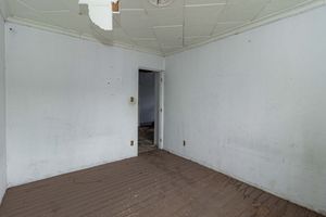 Image 24 - 915820