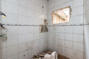 Image 36 - 915820