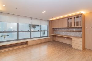 Image 17 - 915824