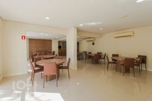 Image 32 - 915826