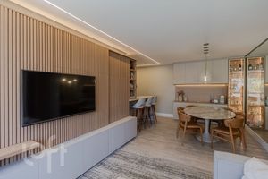 Image 4 - 915826