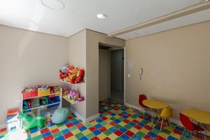 Image 33 - 915826