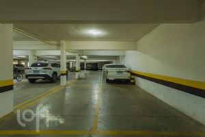Image 29 - 915826
