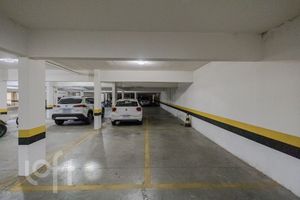 Image 27 - 915826