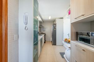 Image 18 - 915831