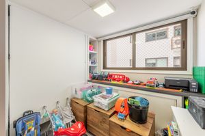 Image 21 - 915831