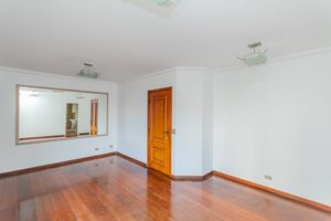 Image 3 - 915832