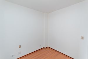 Image 7 - 915832