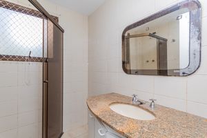 Image 9 - 915832