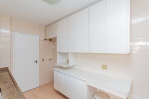 Image 29 - 915832