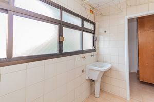 Image 31 - 915832