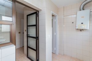 Image 33 - 915832