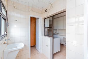Image 34 - 915832