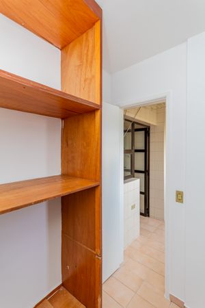 Image 37 - 915832
