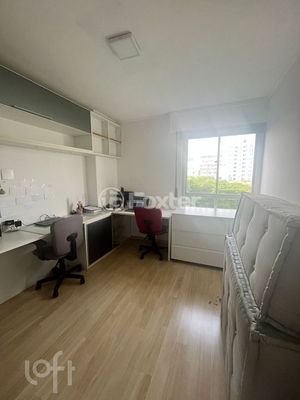 Image 32 - 915833
