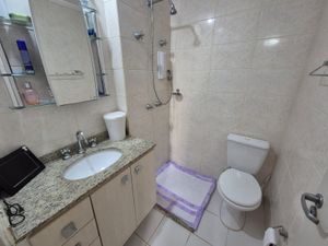 Image 8 - 915834
