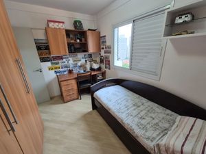 Image 5 - 915834