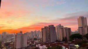 Image 2 - 915834