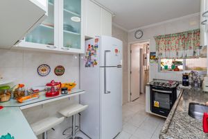 Image 24 - 915838