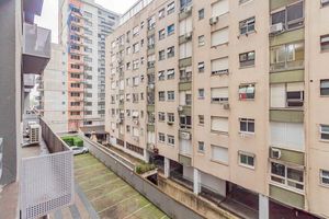 Image 12 - 915839