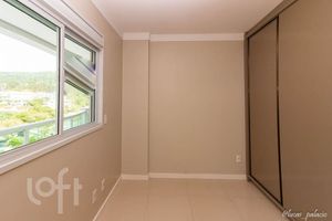 Image 31 - 915841