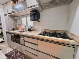 Image 5 - 915842