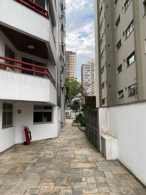 Image 72 - 915852