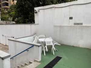Image 74 - 915852