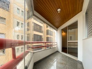 Image 10 - 915852