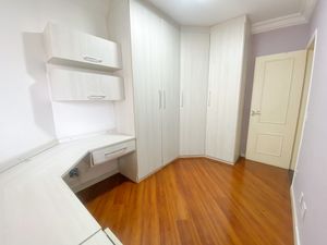 Image 31 - 915852