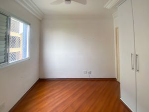 Image 39 - 915852