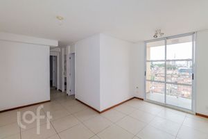 Image 26 - 915856