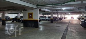 Image 21 - 915857