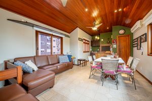 Image 8 - 915860