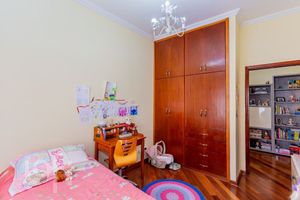 Image 40 - 915866