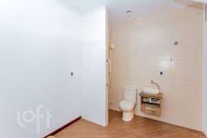 Image 11 - 915866
