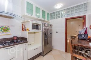 Image 9 - 915866