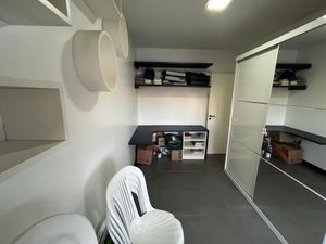 Image 14 - 915867