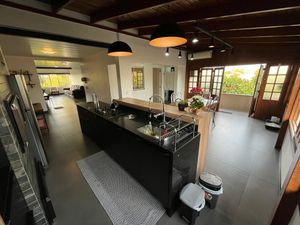 Image 6 - 915867
